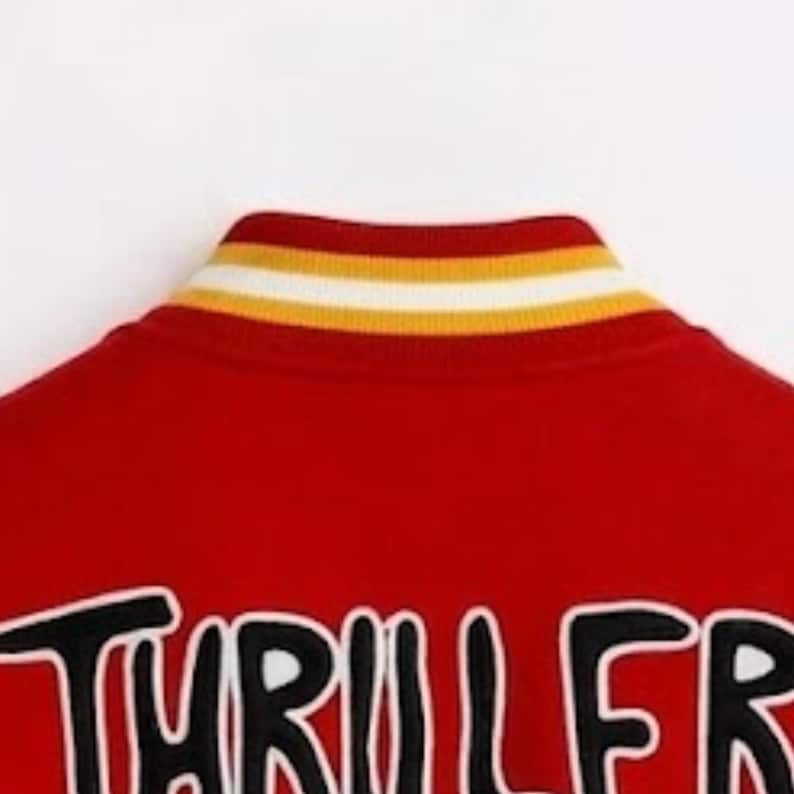 Chaqueta universitaria MJ Thriller, chaqueta de Michael Jackson estilo Letterman, abrigo bomber de lana rojo y amarillo, disfraz del Rey del Pop, estilo retro de los 80, eventos de cosplay y homenaje. imagen 12