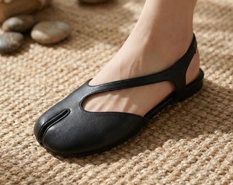 Sapatilhas Tabi pretas, estilo Mary Jane com bico dividido, sandálias minimalistas de couro, calçados de estilo japonês, sapatos boho de verão, sapatos baixos femininos Japandi