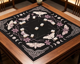 Mörk häxig mal månfas mahjongmatta lila lilja gotiskt utsmyckat ramtryck, gotisk halvmåne mal lilja mahjongspelmatta