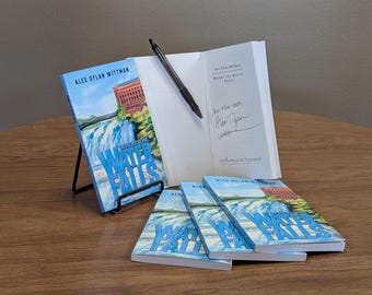 Gesigneerde eerste editie van Where the Water Falls
