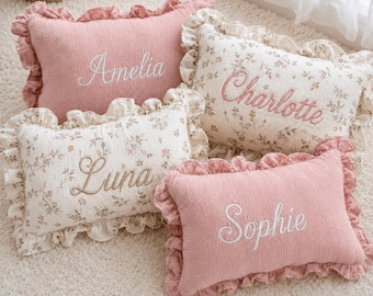 Cuscino con nome ricamato per neonato / Decorazione per cameretta in lino con volant, federa per bambini di famiglia