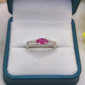 Anel de rubi rosa-avermelhado com moissanita, anel de rubi em formato marquise, anel de prata de lei com pedra preciosa, anel de noivado rosa, joia de inspiração vintage.