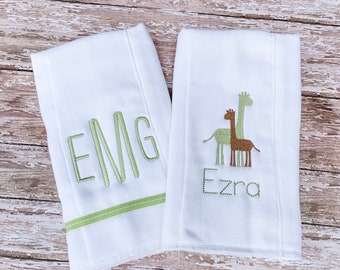 Giraffe Burp Cloth, Unisex Baby Gift, Personalized Giraffe Baby Clothes, Baby Shower Gift, Safari Baby Theme, Gender Neutral Baby Gift