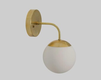 手作りの真鍮製ガラスグローブ型ウォールランプ – ミッドセンチュリーモダンスタイルの照明器具