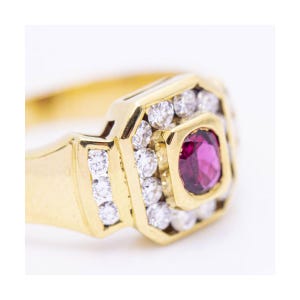 QUEEN Ring mit Diamanten und Rubin