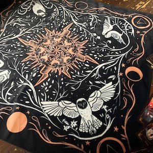 Paño de tarot de ornitología oculta - Paño de altar o tapiz de terciopelo suave de 50 x 50 - Herramientas de adivinación, regalos de tarot, elementos, celestial, amante de las aves