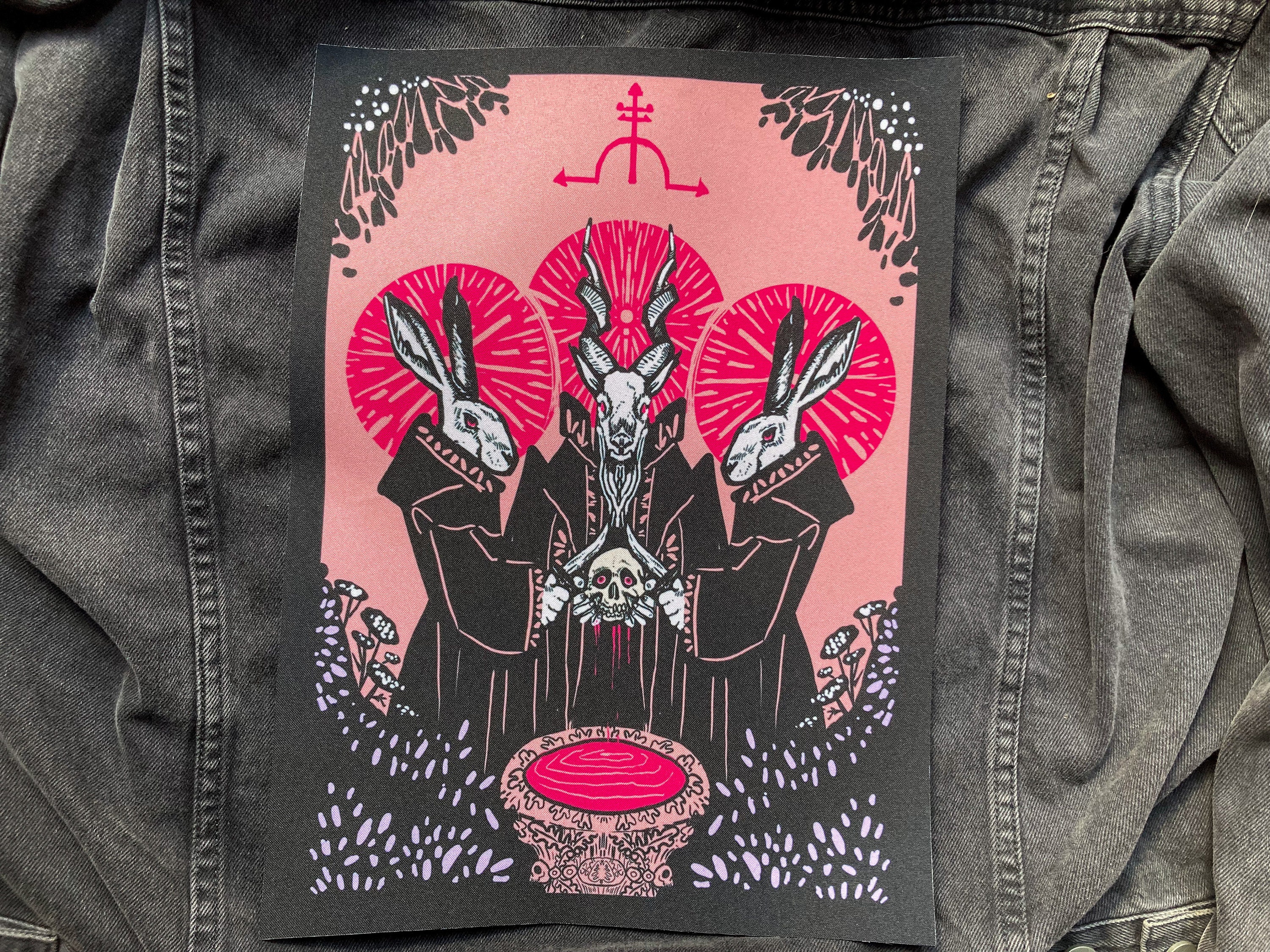 My minamalist pin back patch jackets. Ideally only want to fill it up with  bands I've seen live but some GOAT bands are too good not to wear :  r/BattleJackets