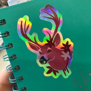 Bel autocollant holographique Decay - vinyle 5cmx8cm - pastel goth, cerf, cerf, nature, horreur, papeterie, autocollant pour ordinateur portable, ordinateur portable, planificateur
