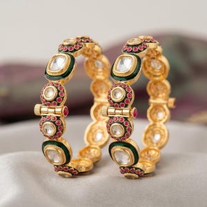 Par de brazaletes Meenakari Kundan, conjunto de brazaletes Kada de oro con rubí verde que se pueden abrir, joyería nupcial india, brazalete Polki vintage, regalo de joyería para bodas
