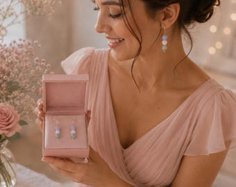 Brincos artesanais de calcedônia azul com pingente – argolas douradas, joias para noivas e casamentos