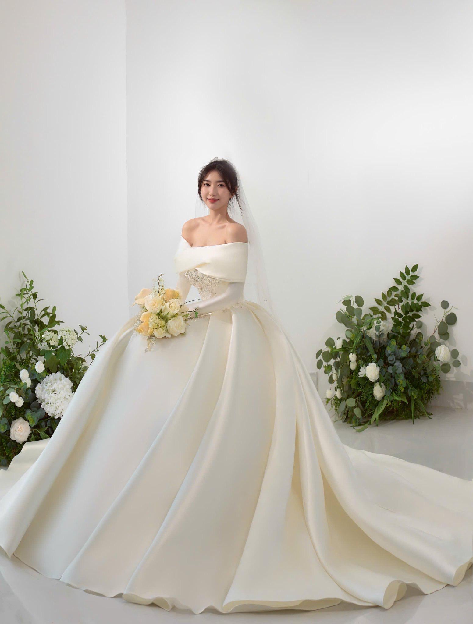 Wedding Dresses Long Tail - Etsy