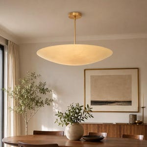 Lustre dôme fait main en laiton moderne du milieu du siècle, dimensions et finitions personnalisées