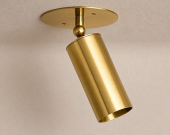 Mosiężny, regulowany reflektor sufitowy | Lampa sufitowa w stylu Mid Century, montowana na powierzchni | Światło punktowe kierunkowe, montowane na powierzchni | Wyspa kuchenna i korytarz