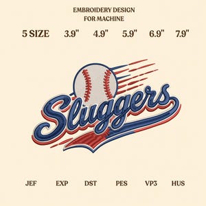 Könnte beinhalten: Ein Stickmuster für Maschinen mit einem Baseball mit roten Nähten, dem Wort Sluggers in blauer Schrift und einem Baseballschläger. Text: EMBROIDERY DESIGN FOR MACHINE und 5 Größen: 3,9", 4,9", 5,9", 6,9", 7,9". Dateiformate: JEF, EXP, DST, PES, VP3, HUS.