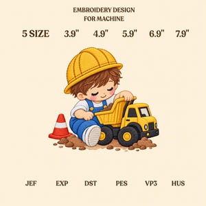 Puede incluir: Un diseño de bordado para máquina con un niño con casco amarillo y peto azul jugando con un camión volquete amarillo y un cono de tráfico rojo. Texto: EMBROIDERY DESIGN FOR MACHINE, 5 SIZE, 9,9 cm, 12,4 cm, 15 cm, 17,5 cm, 20 cm, JEF, EXP, DST, PES, VP3, HUS.