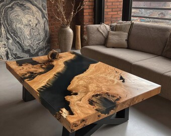 Mesa de centro de nogal hecha a mano con resina epoxi, estilo rústico de madera con borde natural.
