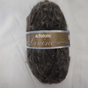 Discontinued Patons Divine Bulky Acrylic Blend Yarn