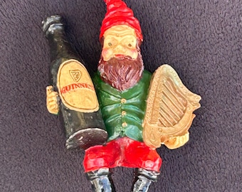 Duende pequeño de resina de Guinness