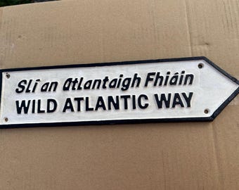 Groot gietijzeren bord Wild Atlantic Way