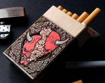 Shinigami – Zigarettenetui aus Holz, lasergraviert und handbemalt – Holzbox mit 10 Zigarettenfächern, Standardgröße, kompakt und elegant