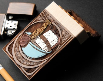 Sushi – Zigarettenetui aus Holz, lasergraviert und handbemalt – Holzbox mit 10 Zigarettenfächern, Standardgröße, kompakt und elegant