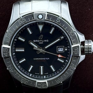 Vintage Breitling 1884 chronometer avenger automatische zwarte wijzerplaat, roestvrijstalen kast en armband, werkende datum, herenhorloge met draaibare lunette