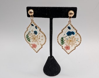 Vintage Handcrafted Glass& Dried Flower Post Back Earrings