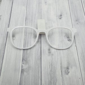 White Magnetic Glasses Topper