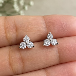 Moissanit Trio Ohrstecker | 925 Sterlingsilber Ohrringe | Zierliche Minimal Drei-Stein | Diamant Alternative