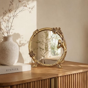 Guldfärgad sminkspegel, Art Nouveau Maiden, Dekorativ ram, Sminkbord, Sovrumsdekor, Hylldisplay, Cottagecore-stil, Lyxigt hem