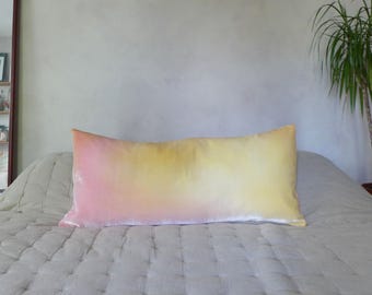 Handbemalter Samt-Lendenkissen-Bezug, Gelb & Pink Ombre, 17 "x 36"