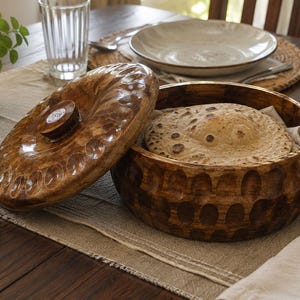 Handgefertigte Roti-Box aus Holz, Chapati-Servierplatte mit gewelltem Rand, rustikaler Brotwärmer-Knaufgriff
