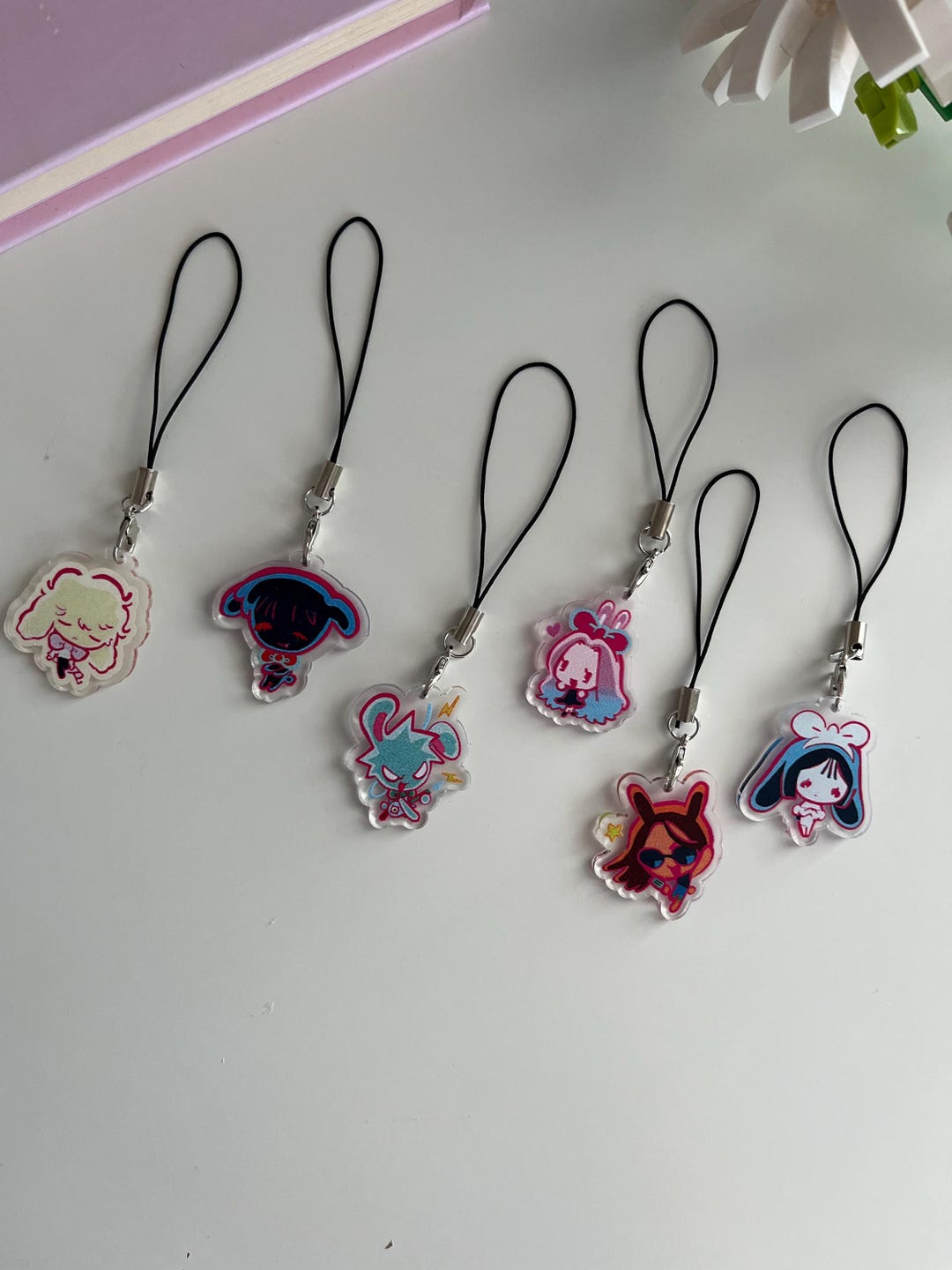 Alien Stage Phone Charm Strap, Ivan Luka Sua Till Mizi Hyuna Acrylic ...