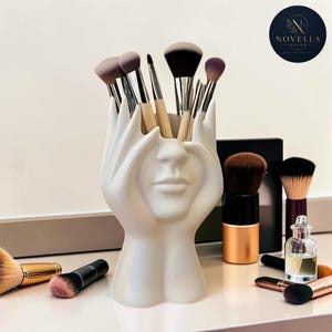 Minimalist Face Art Makeup Brush Holder, Aesthetic Vanity Decor, Creative Human Body Art Pen Organizer, Unique Sculpture Desk Accessory.