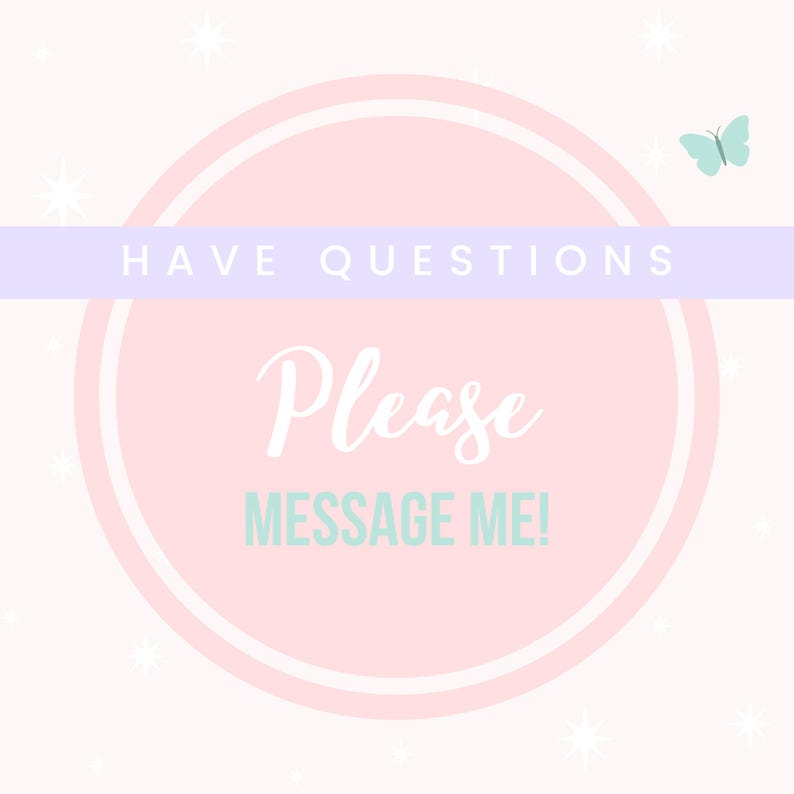 Puede incluir: Un c&iacute;rculo rosa con un contorno blanco y el texto "HAVE QUESTIONS Please MESSAGE ME!" en blanco y verde claro. El fondo es blanco con peque&ntilde;as estrellas blancas y una mariposa azul claro.