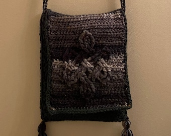 Sac Edinburgh : sac bandoulière crocheté vert et gris dégradé avec entrelacs celtique