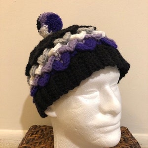 Asexual Pride Hat in Dragon Scale Stitch