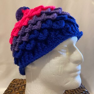 Bisexual Pride Hat in Dragon Scale Stitch