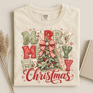 Comfort Colors® Coquette Weihnachtshemd, T-Shirt mit Weihnachtsbaum-Imitat, kariertes Weihnachtshemd mit Schleife, festliches T-Shirt im Preppy-Stil