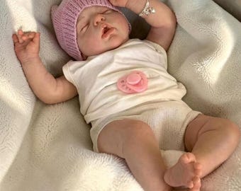 22-Zoll-lebensechte Reborn-Babypuppe, gewichtetes Silikon-Vinyl Neugeborene, realistisches schlafendes Baby, weicher Stoffkörper, Sammlerstück, Kunstpuppengeschenk