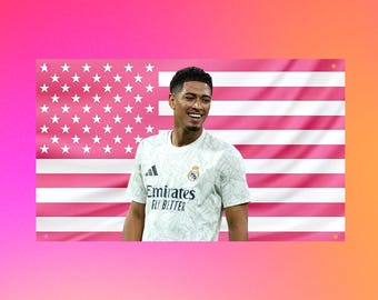Bandeira rosa dos EUA com o jogador de futebol americano Jew Bellingham | Pôster de jogador de futebol americano gato | Bandeira estética de estrela do futebol | Decoração para quarto de fraternidade