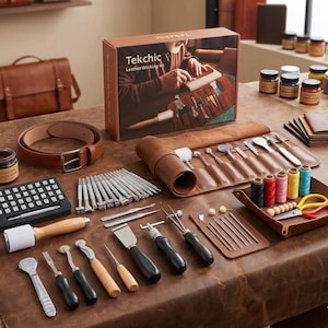 Kit de ferramentas profissional para trabalhos em couro, incluindo entalhe, estampagem, costura, perfuração e corte, com bolsa de armazenamento. Ideal para artesanato em couro.