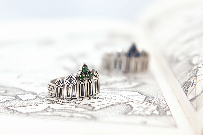 Архитектура в ювелирных украшениях. Castle ring. Castle ring. Castle ring. Кольцо theo fennell.