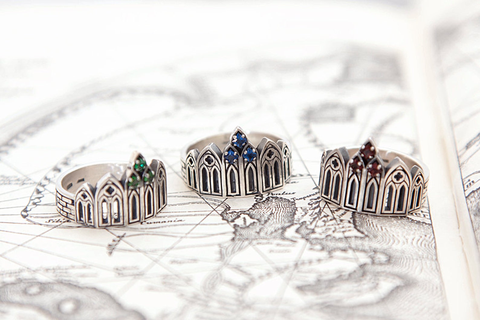 Архитектурные украшения кольцо готика дом моды. Кольцо в виде замка. Castle ring. Кольцо башня. Элден ринг замок.