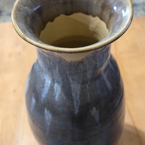 Grande vaso in ceramica artistica tornita al tornio da 50 cm – Firmato Lindsey – Opera d'arte in ceramica realizzata a mano