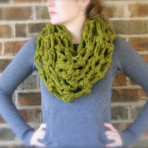 DIY PATTERN: The Oslo Cowl, crochet pattern PDF & ViDeO LiNk, infinity scarf, chunky super bulky yarn, InStAnt DoWnLoAd, Hookless Crochet image 1