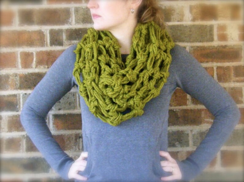 DIY PATTERN: The Oslo Cowl, crochet pattern PDF & ViDeO LiNk, infinity scarf, chunky super bulky yarn, InStAnt DoWnLoAd, Hookless Crochet image 1