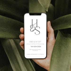 Può includere: Uno schermo di smartphone che mostra un invito a nozze digitale con un monogramma nero delle lettere H e S. Il testo recita Hailey & Scott, invite you to join them on their special day, 10.08.2026, 1250 Maple Street Brooklyn, NY 11211 USA.