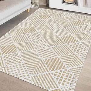 Può includere: Un tappeto rettangolare caratterizzato da un motivo geometrico ripetitivo di linee bianche e beige. Il design è composto da forme a rombo e a chevron interconnesse, create dall'alternanza di texture lineari piene e punteggiate.