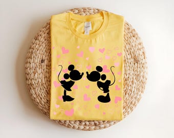 Chemise Mickey Minnie Kiss, t-shirt couple Disney, T-shirt Disney pour la Saint-Valentin, jolie chemise coeur Mickey, cadeau lune de miel Disney, vêtements Disneyland